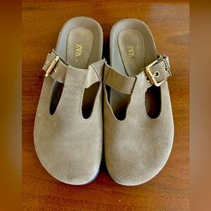 Zara t-strap suede clogs. New. Size 39 euro 8 US.